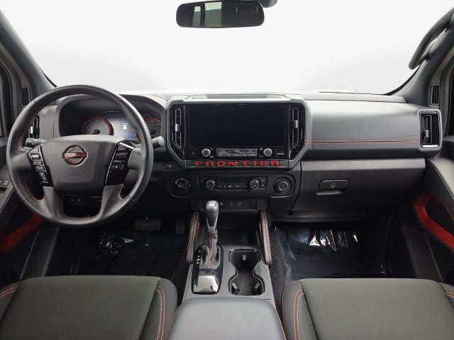 Used 2025 Nissan Frontier PRO-4X AWD/4WD image 13
