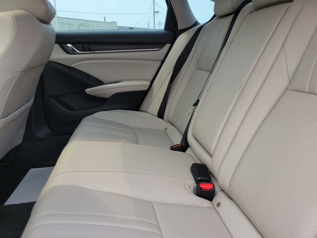 Used 2021 Honda Accord Touring image 10