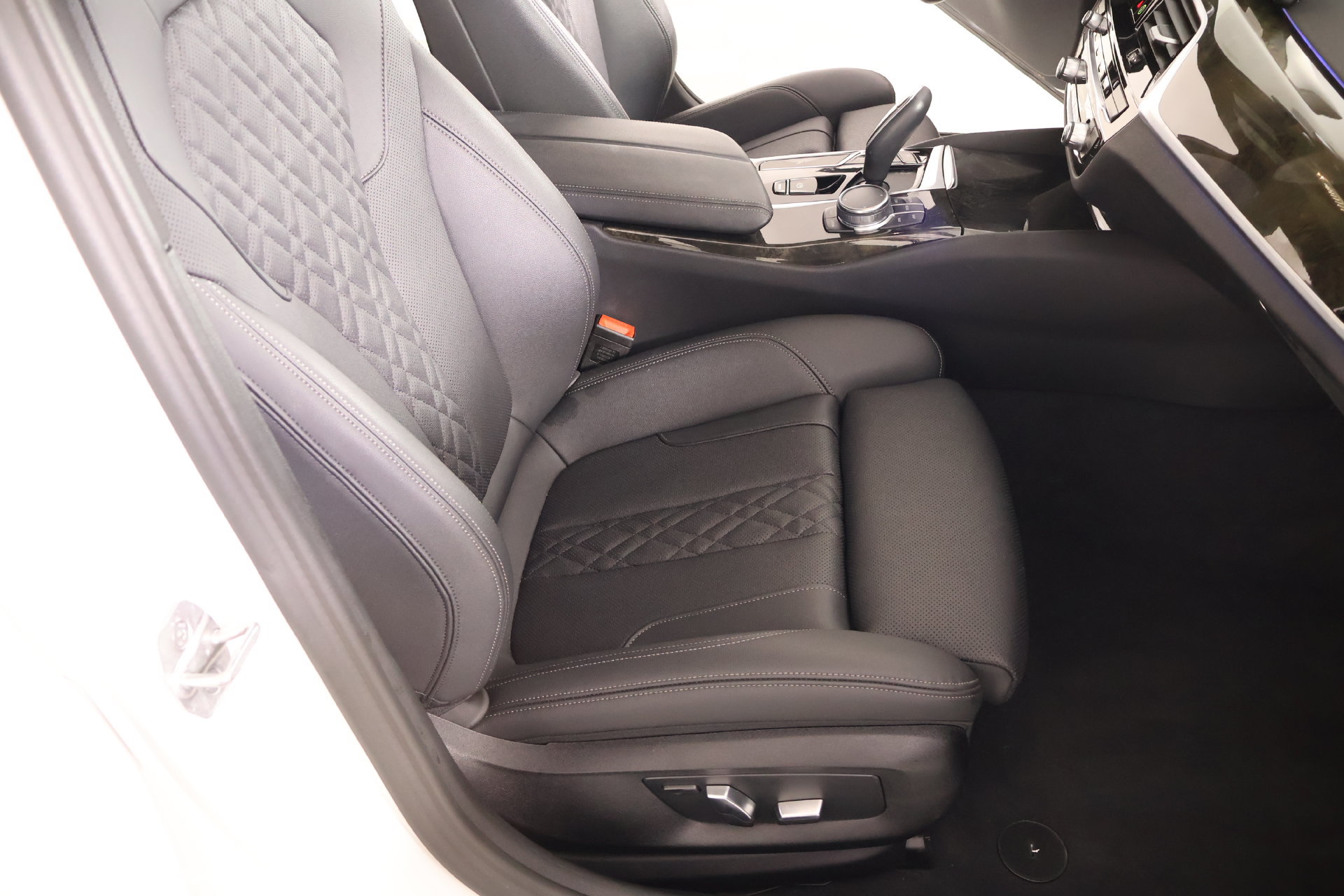 Used 2023 BMW 530i w/ Premium Package RWD image 14