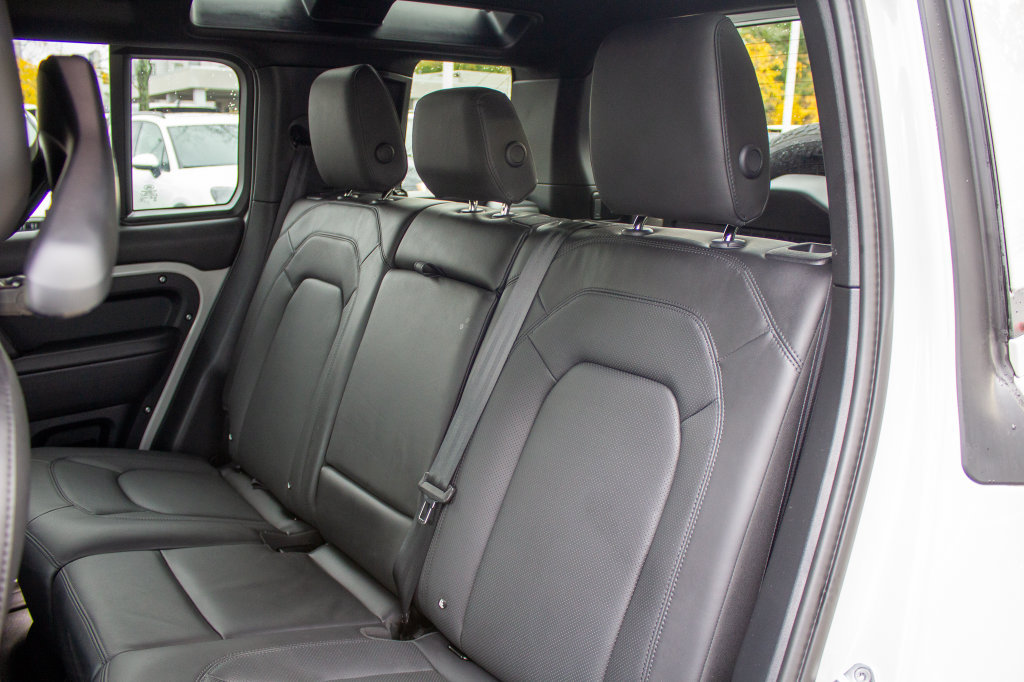 Used 2026 Land Rover Defender 110 X-Dynamic SE AWD/4WD image 21