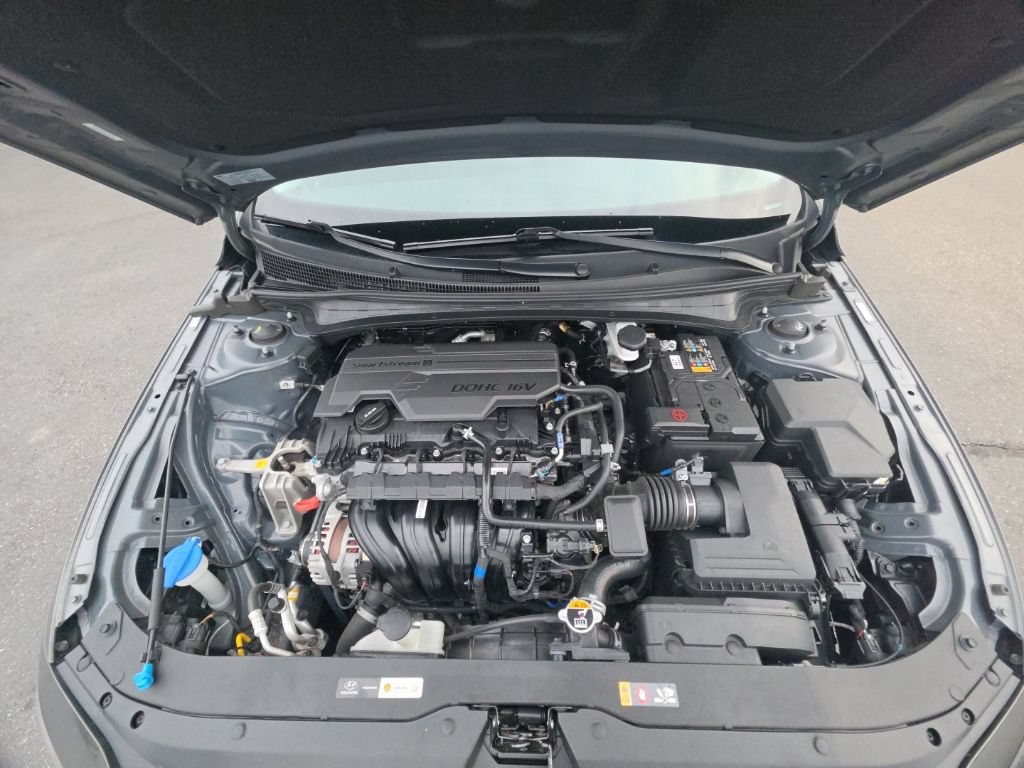 Used 2024 Hyundai Elantra SE FWD image 10