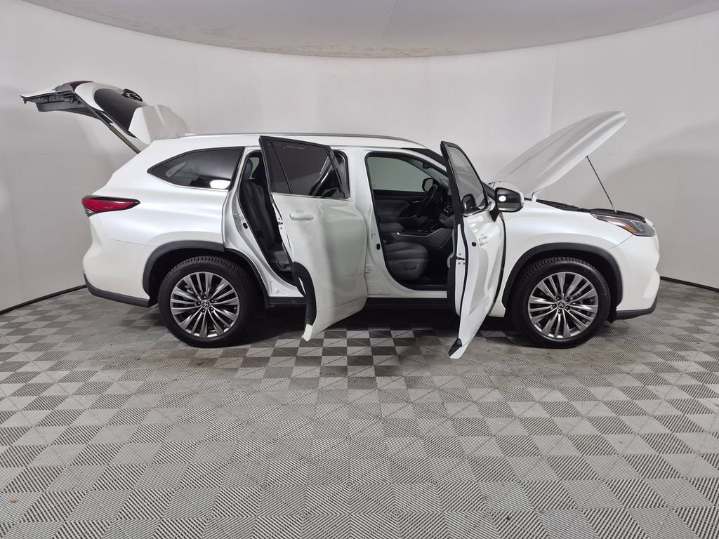 Used 2021 Toyota Highlander Platinum FWD image 9