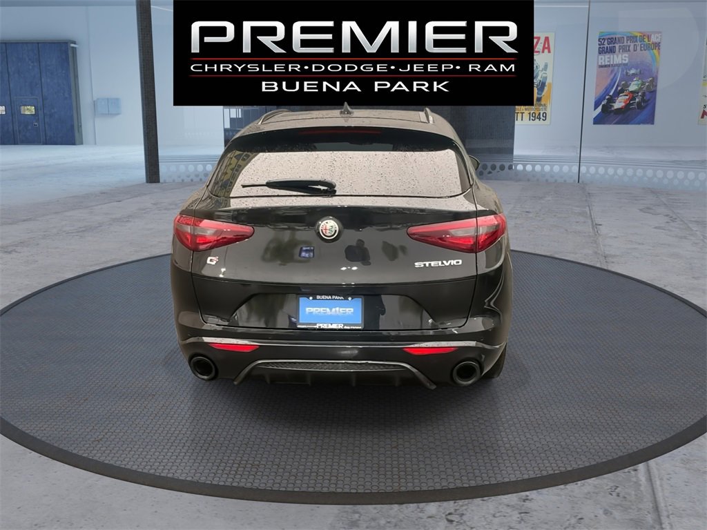 Used 2023 Alfa Romeo Stelvio Veloce image 7