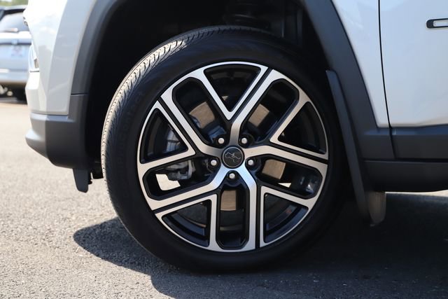 Used 2025 Jeep Compass Limited image 2