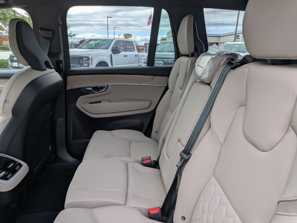 New 2026 Volvo XC90 B6 Plus w/ Protection Package Premier AWD/4WD image 13