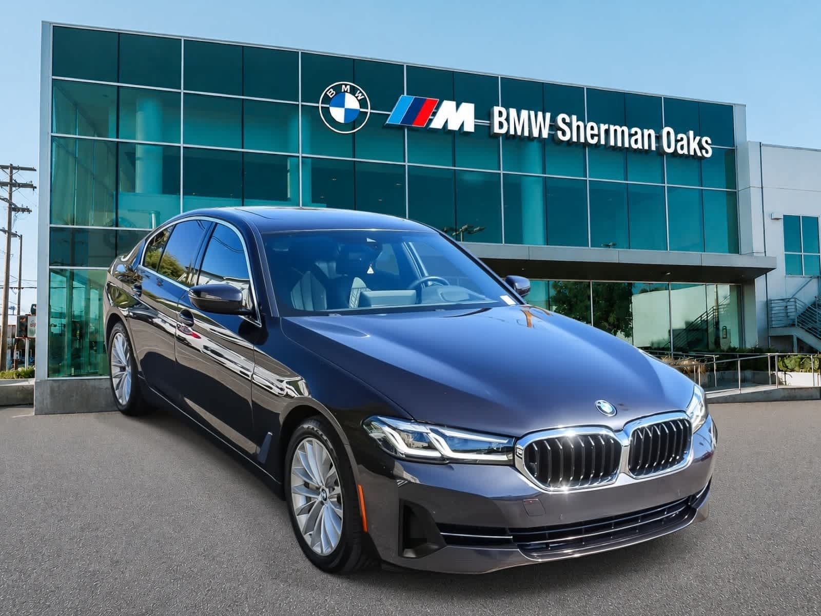 Used 2023 BMW 530i w/ Premium Package RWD image 3