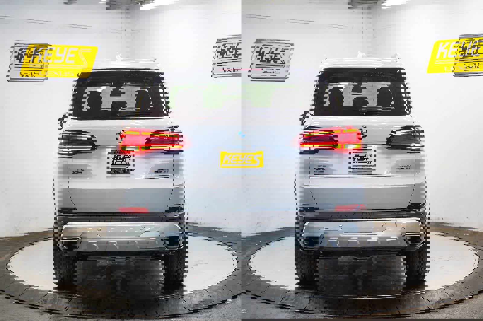 Used 2023 BMW X5 sDrive40i w/ Premium Package image 3