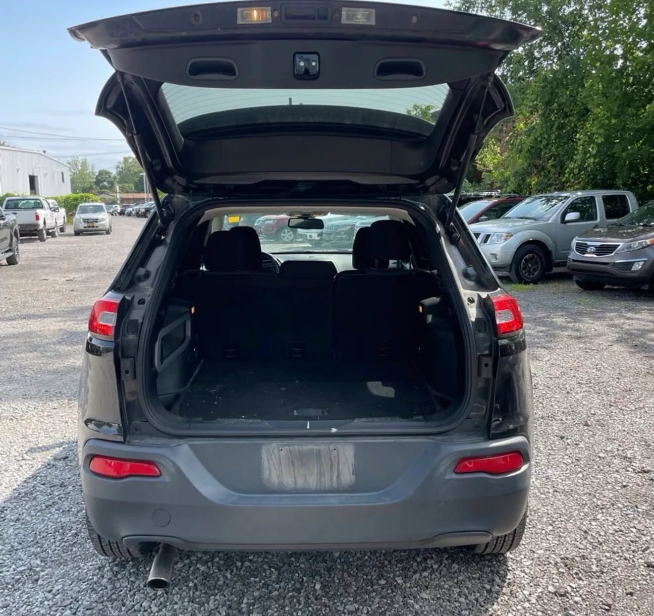 Used 2014 Jeep Cherokee Latitude w/ Cold Weather Group AWD/4WD image 15