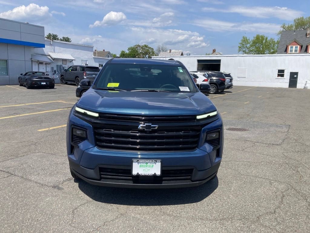 New 2026 Chevrolet Traverse LT w/ Midnight/Sport Edition AWD/4WD image 2