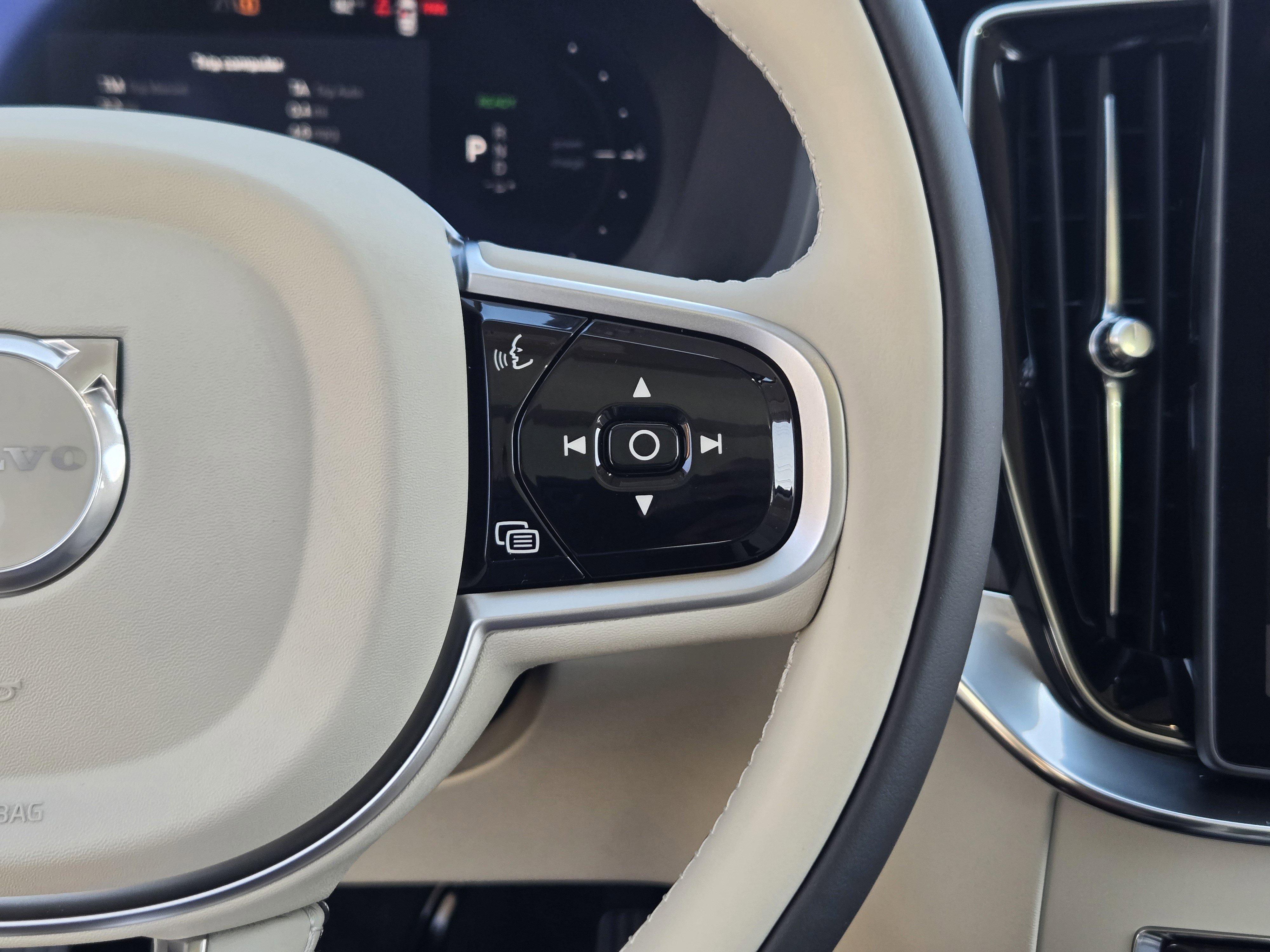 New 2026 Volvo XC90 T8 Ultra w/ Protection Package Premier AWD/4WD image 25