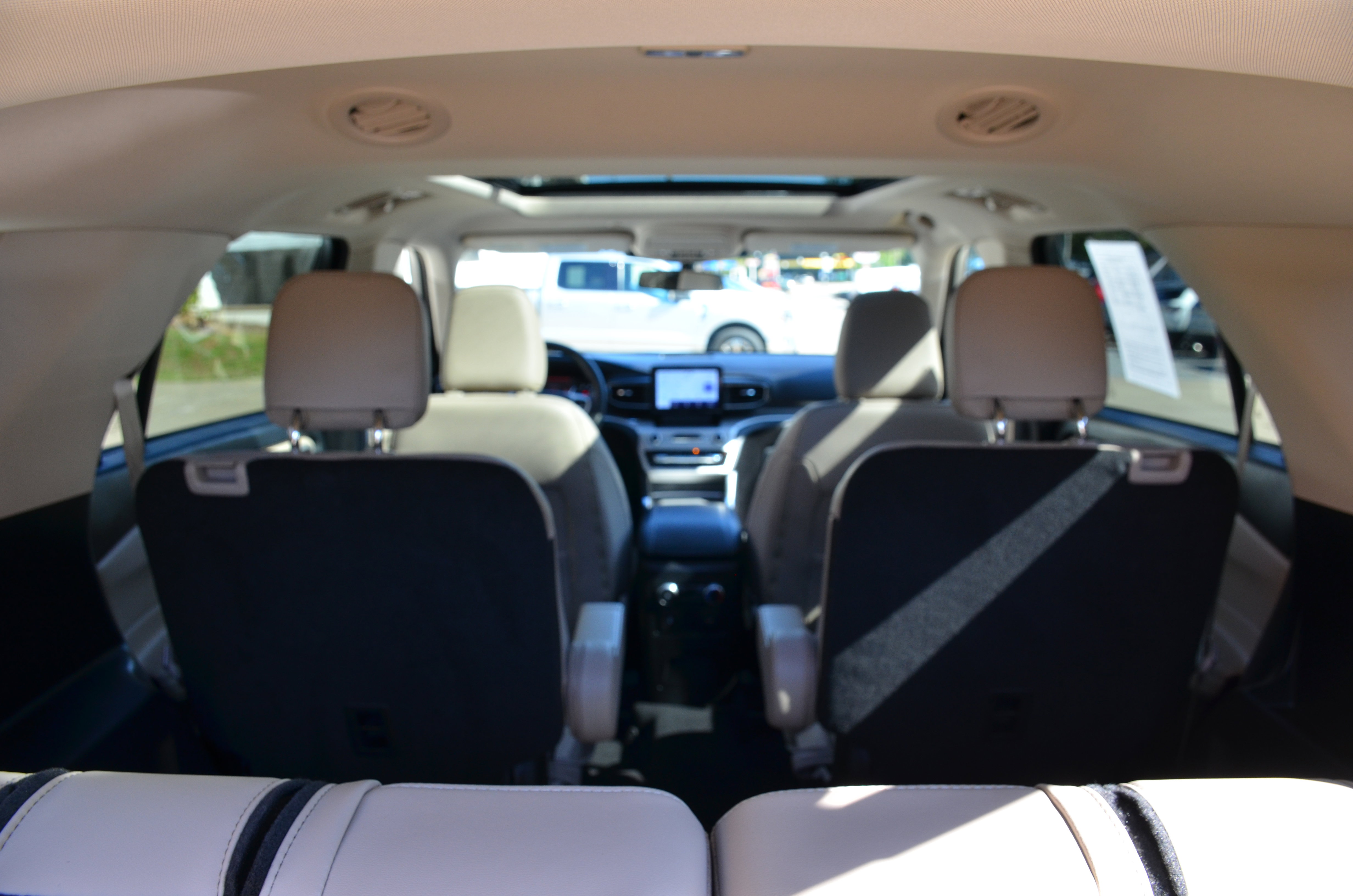 Used 2022 Ford Explorer XLT w/ Equipment Group 202A image 21