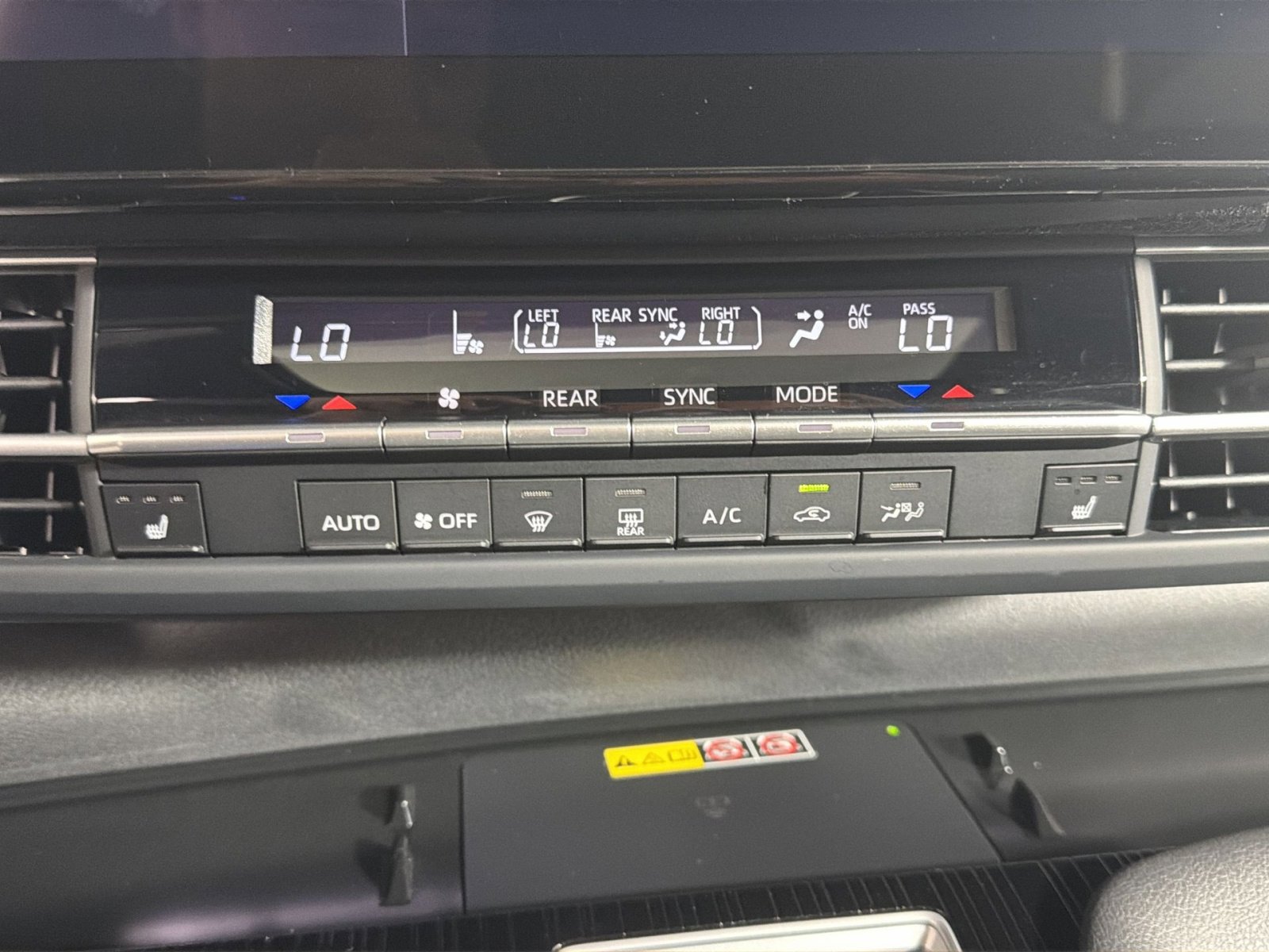 Used 2025 Toyota Sienna XLE Woodland Edition image 21