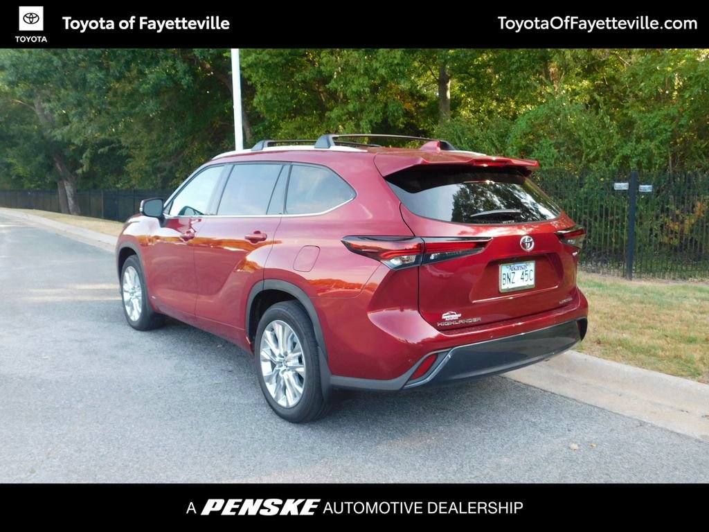 Used 2026 Toyota Highlander Limited AWD/4WD image 10