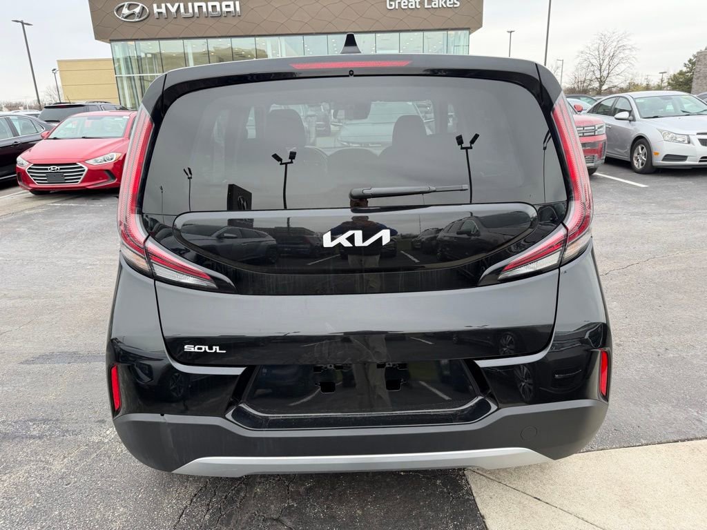 Used 2025 Kia Soul LX image 4