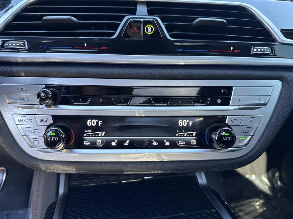 Used 2022 BMW 750i xDrive w/ Executive Package image 33