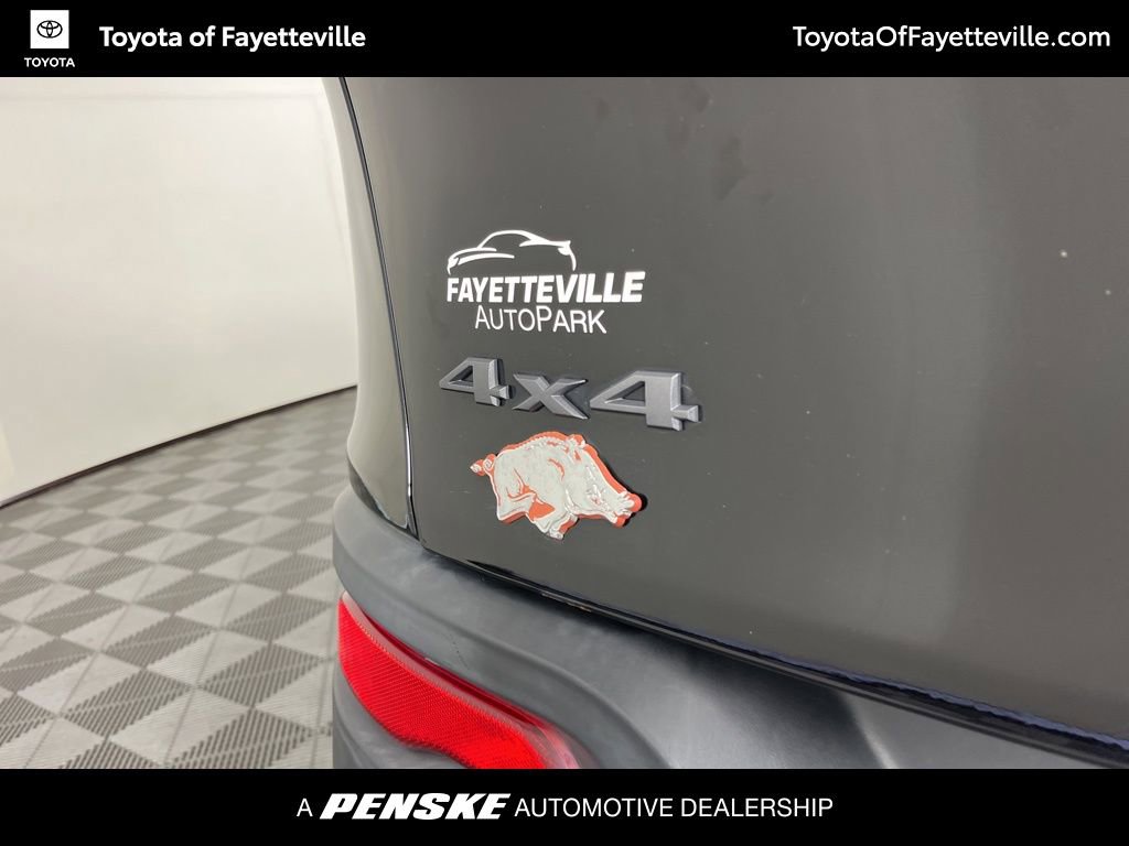 Used 2017 Jeep Cherokee Trailhawk image 4