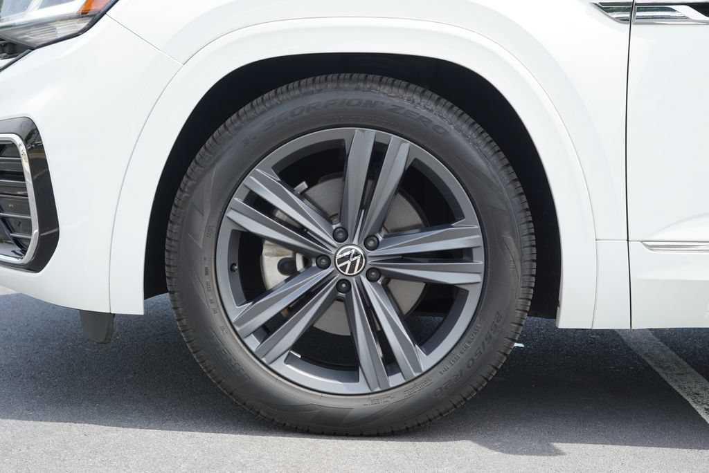 Used 2021 Volkswagen Atlas SE w/ Panoramic Sunroof Package FWD image 9