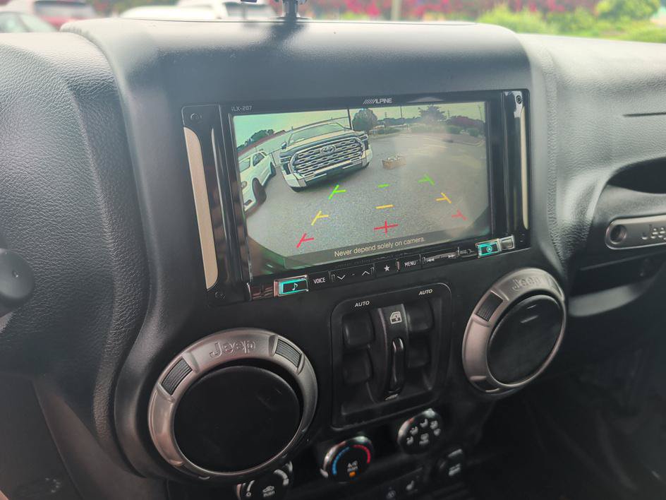 Used 2018 Jeep Wrangler Unlimited Sahara AWD/4WD image 23