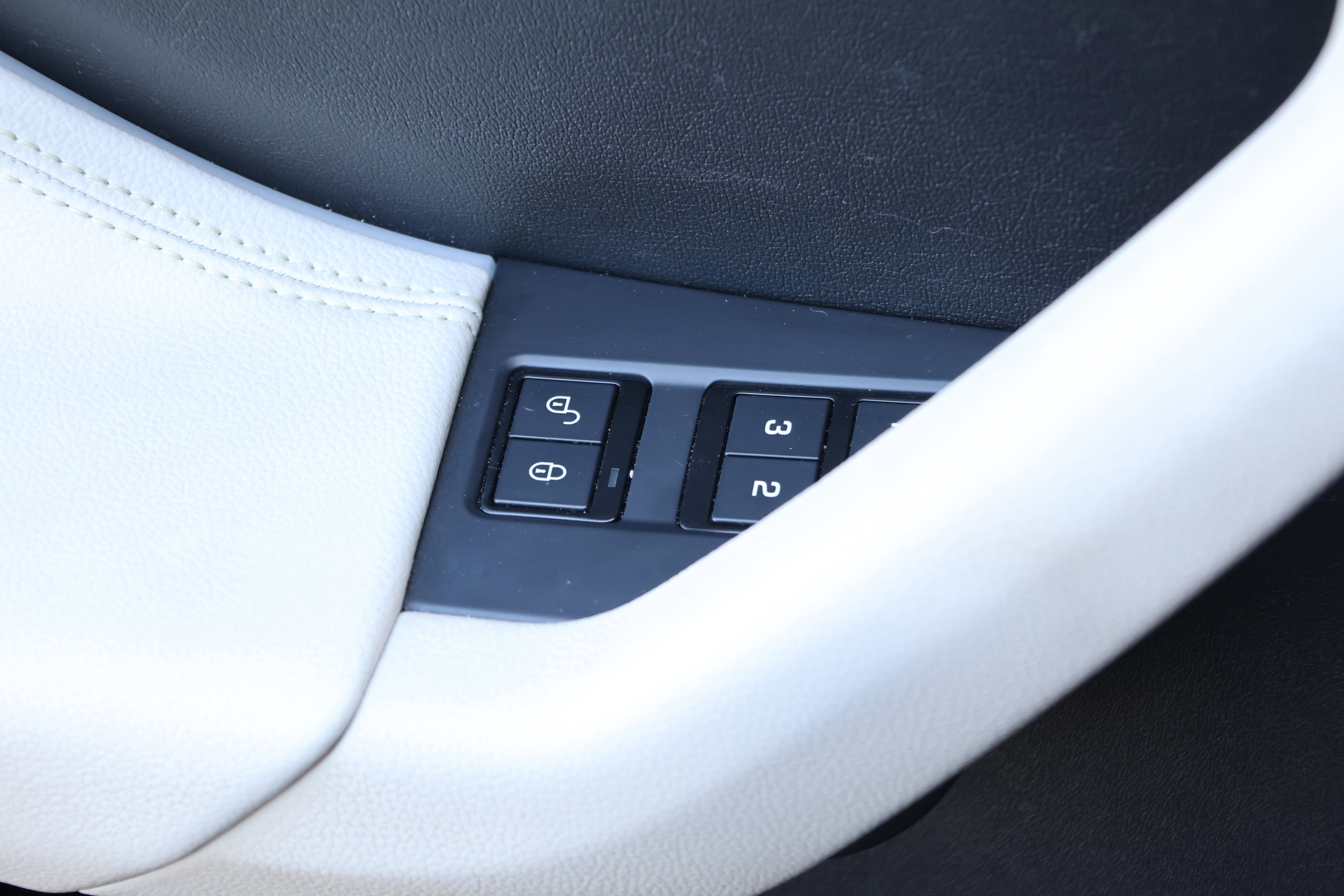 Used 2020 Jaguar F-PACE Prestige image 14