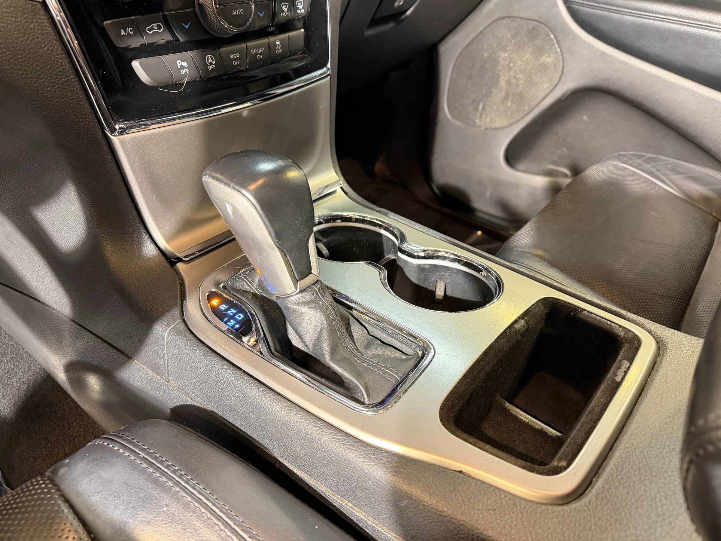 Used 2020 Jeep Grand Cherokee Limited w/ Luxury Group II image 17