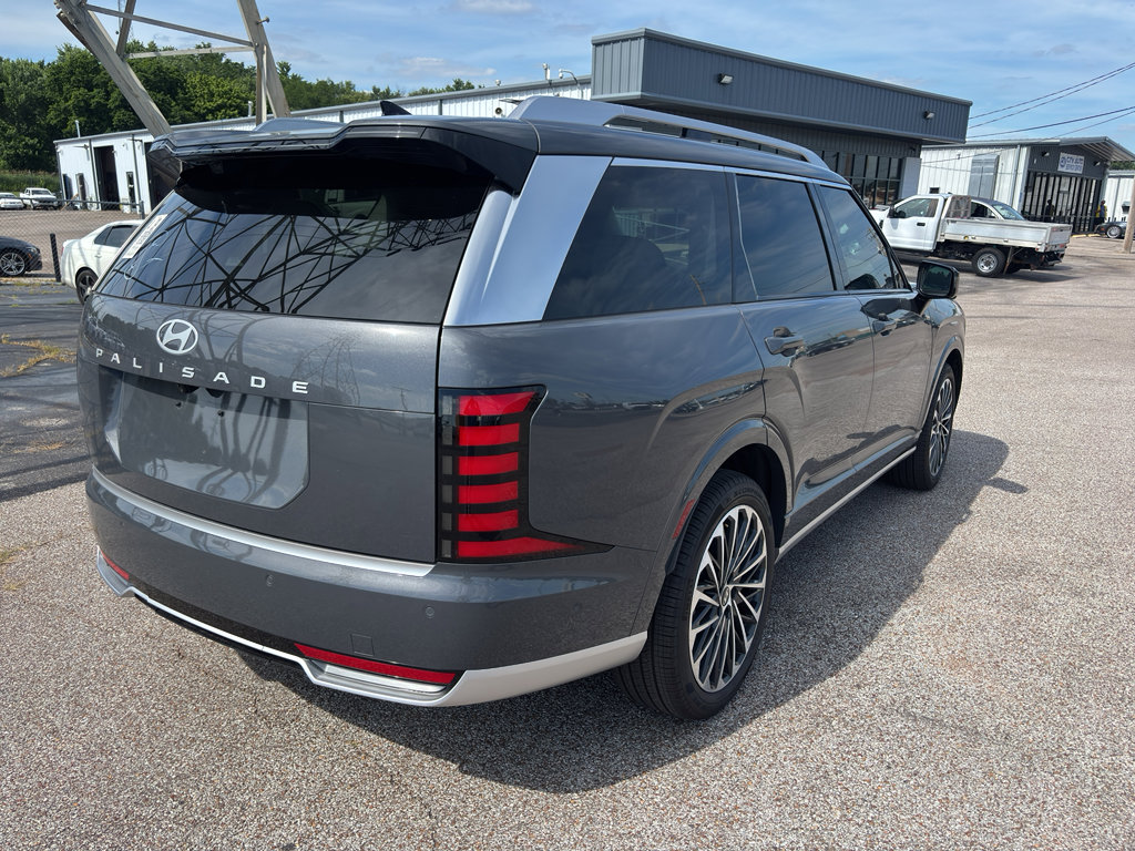 Used 2026 Hyundai Palisade Calligraphy FWD image 2