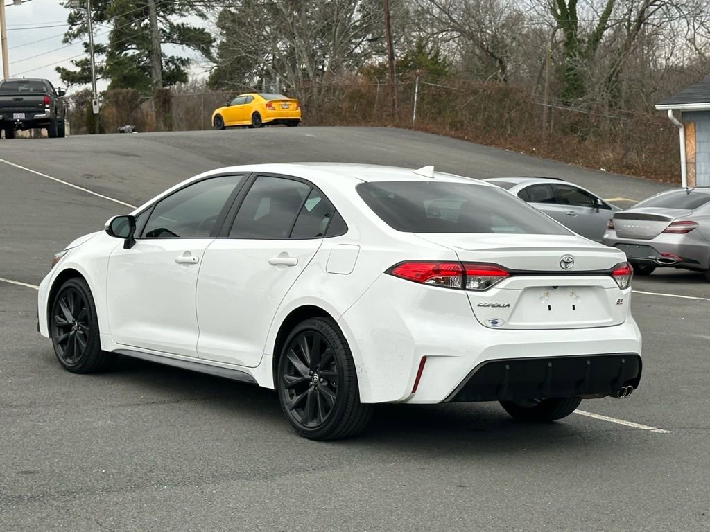 Used 2024 Toyota Corolla SE image 3