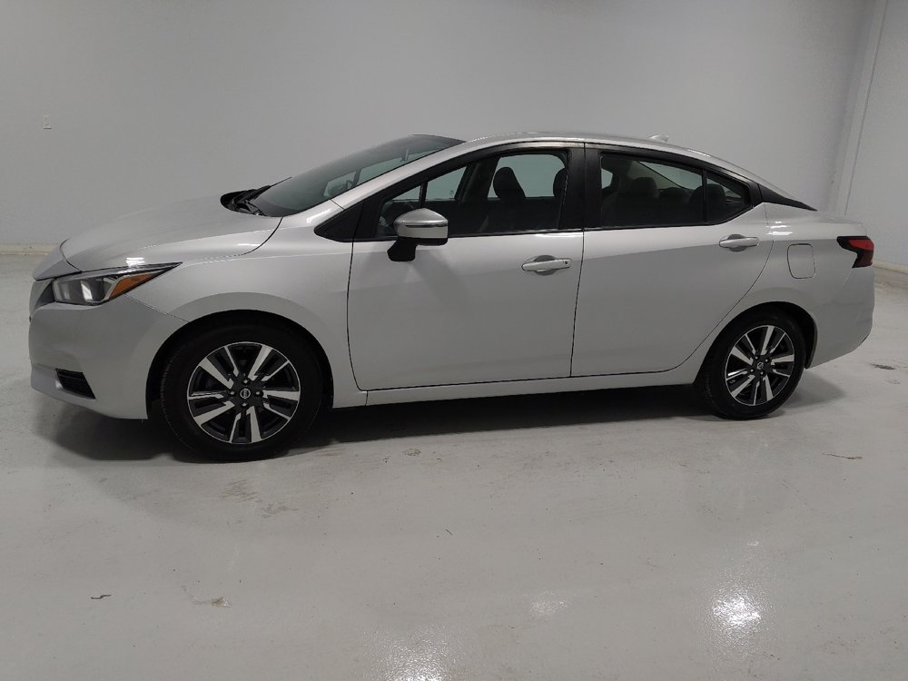 Used 2021 Nissan Versa SV image 2