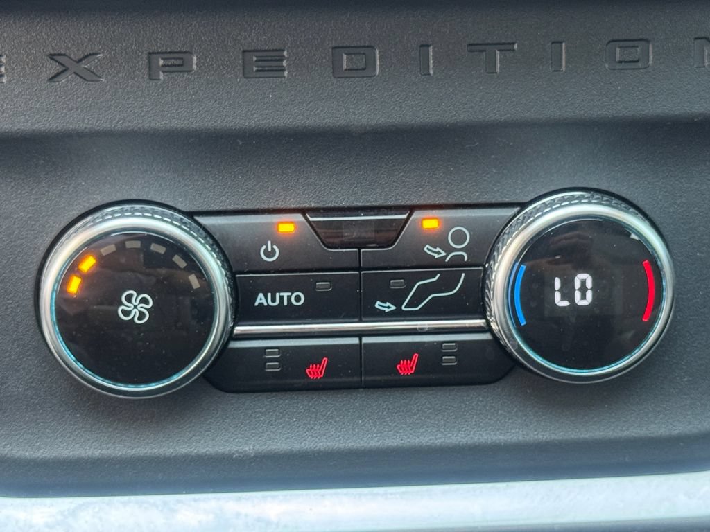 Used 2025 Ford Expedition Platinum AWD/4WD image 29