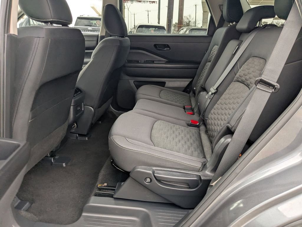 Used 2024 Nissan Pathfinder SV image 23