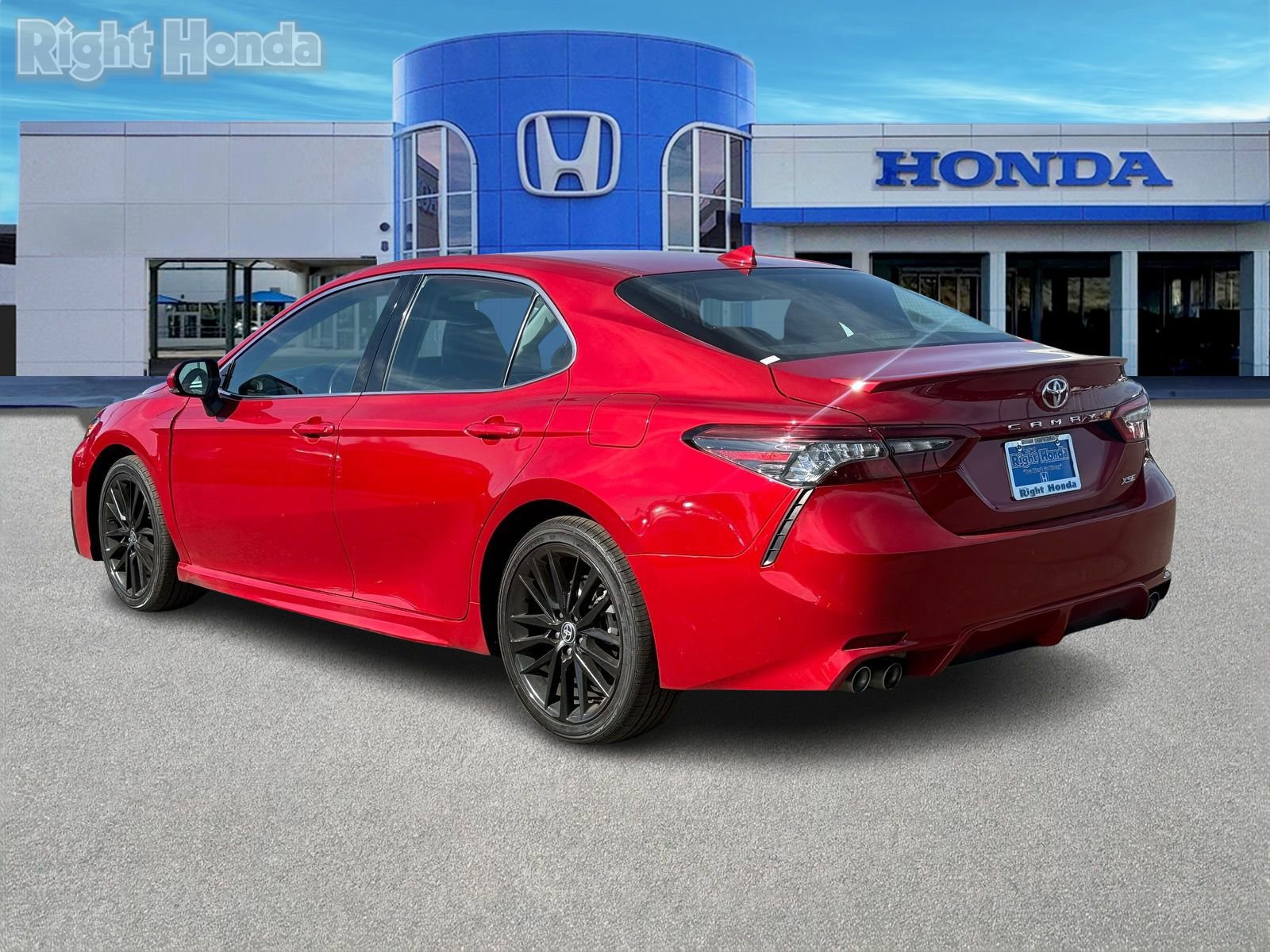 Used 2023 Toyota Camry XSE FWD image 4