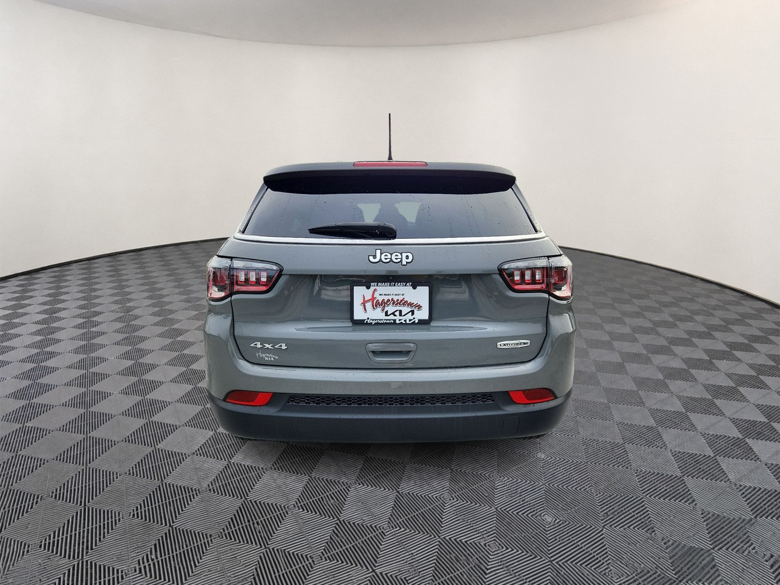 Used 2023 Jeep Compass Latitude AWD/4WD image 5