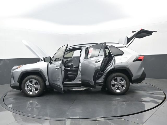 Used 2025 Toyota RAV4 XLE image 32
