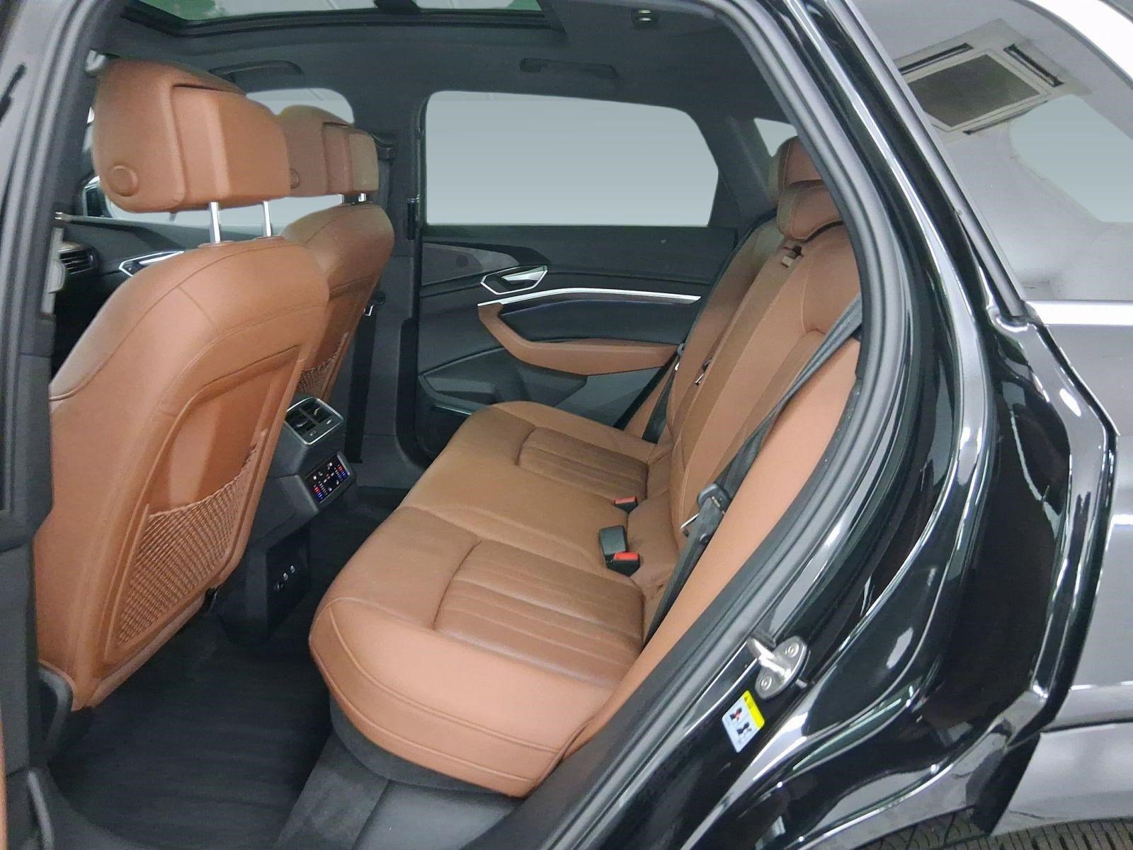 Used 2022 Audi e-tron Premium Plus w/ Premium Plus Package image 12