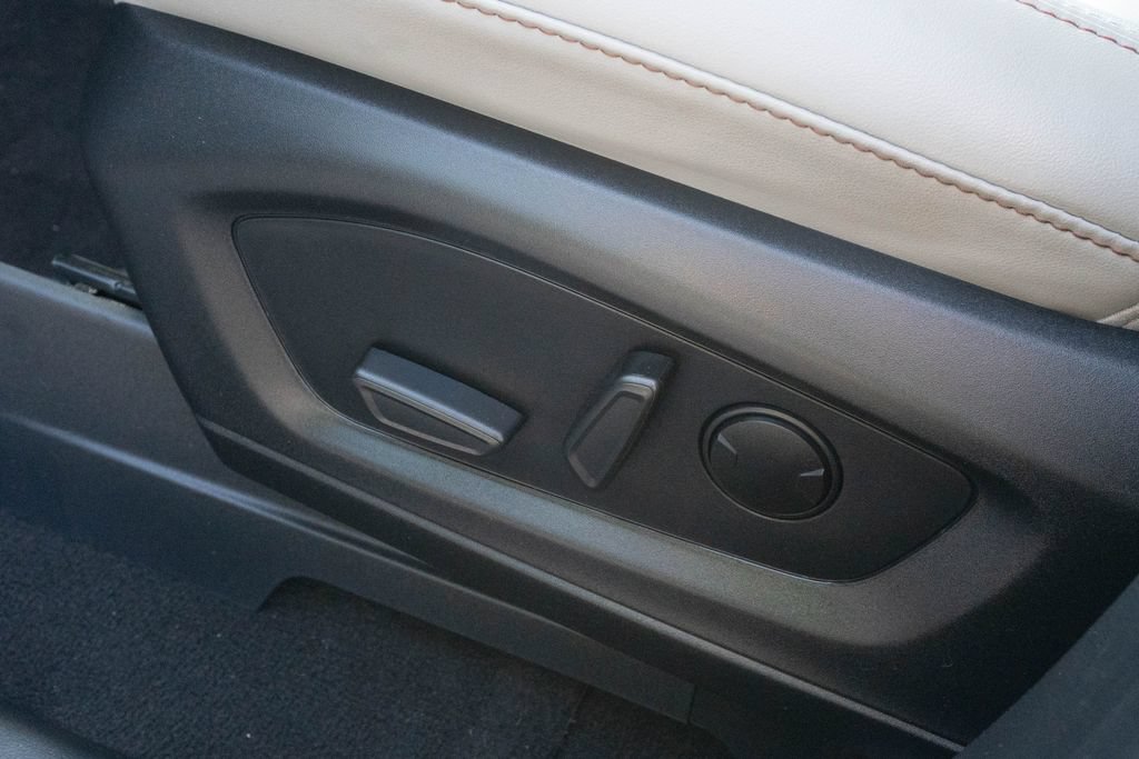 Used 2025 Ford Explorer Active w/ Active Comfort Package RWD image 16