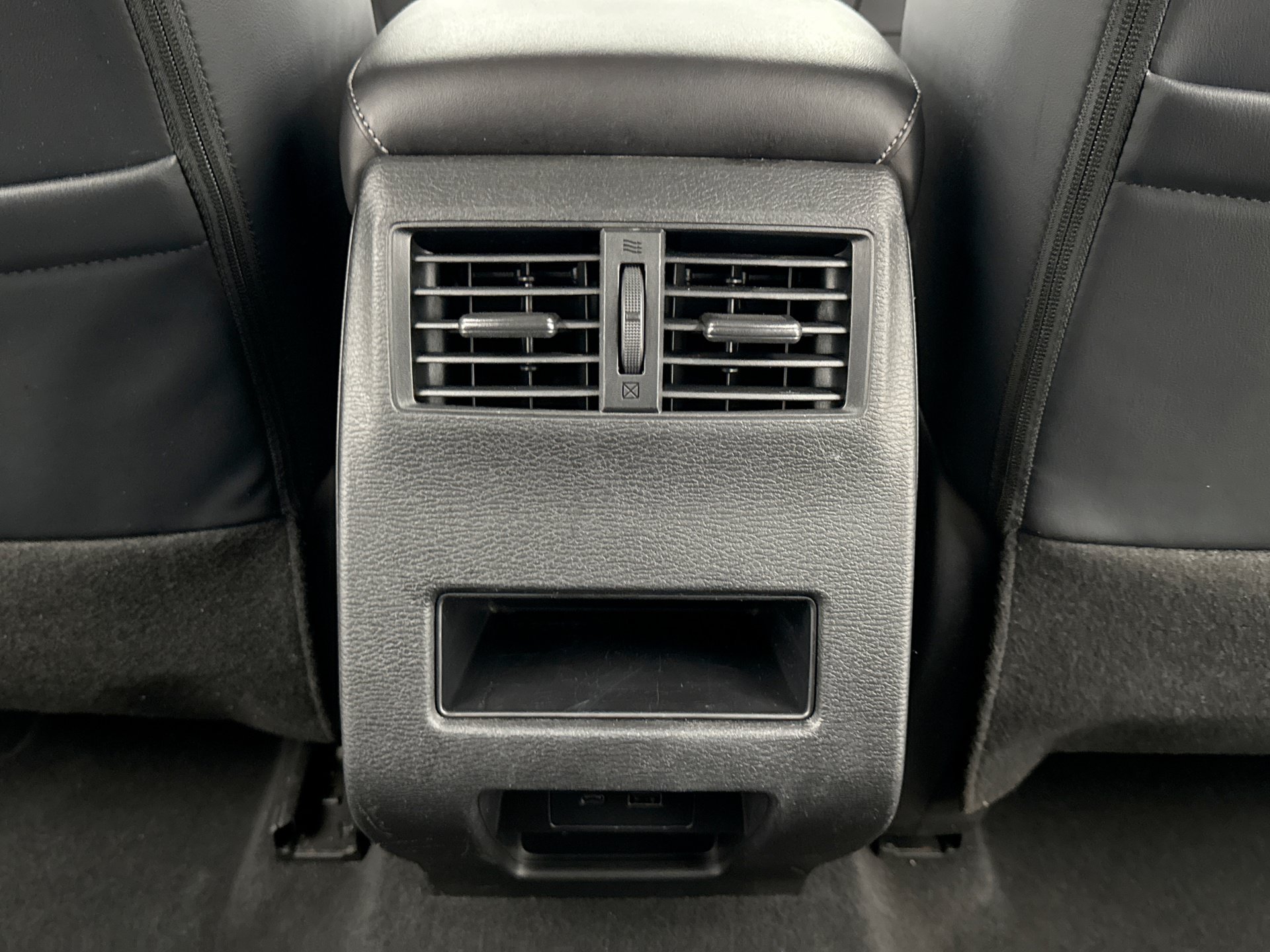 Used 2024 Mitsubishi Outlander SE AWD/4WD image 16