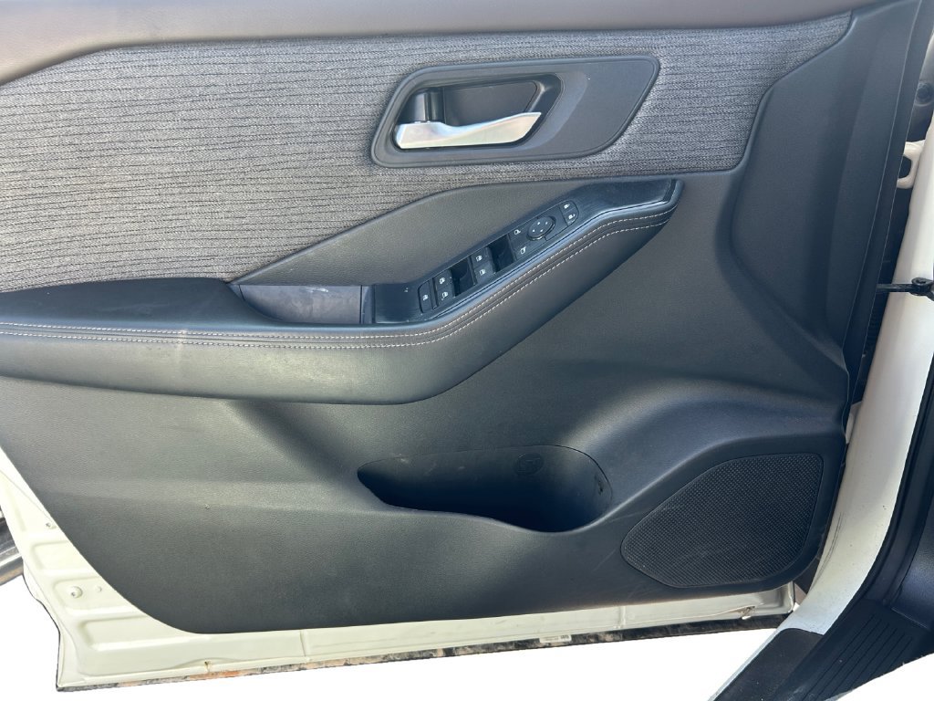 Used 2023 Nissan Rogue SV FWD image 23