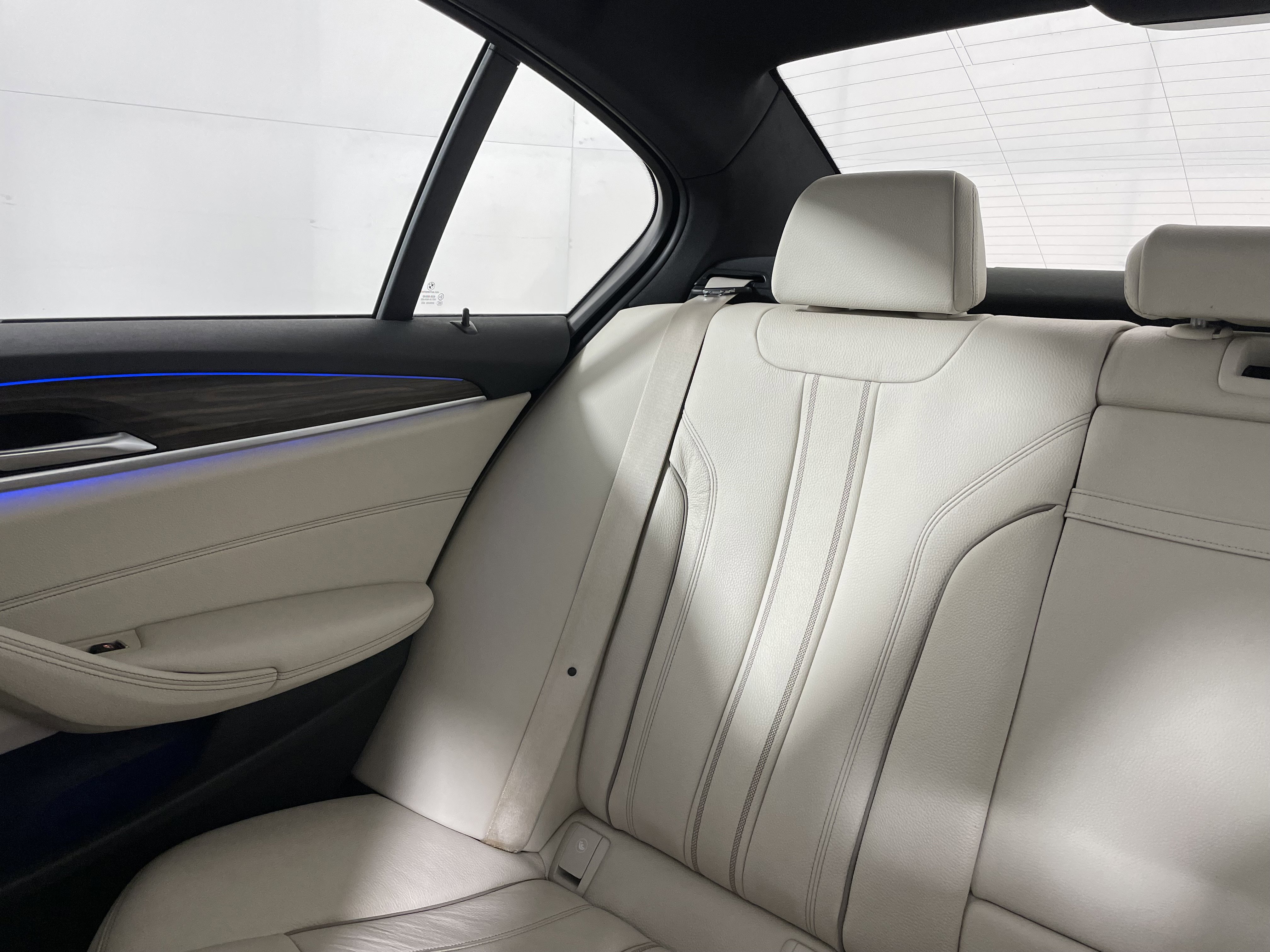 Used 2022 BMW 530i w/ Premium Package image 13