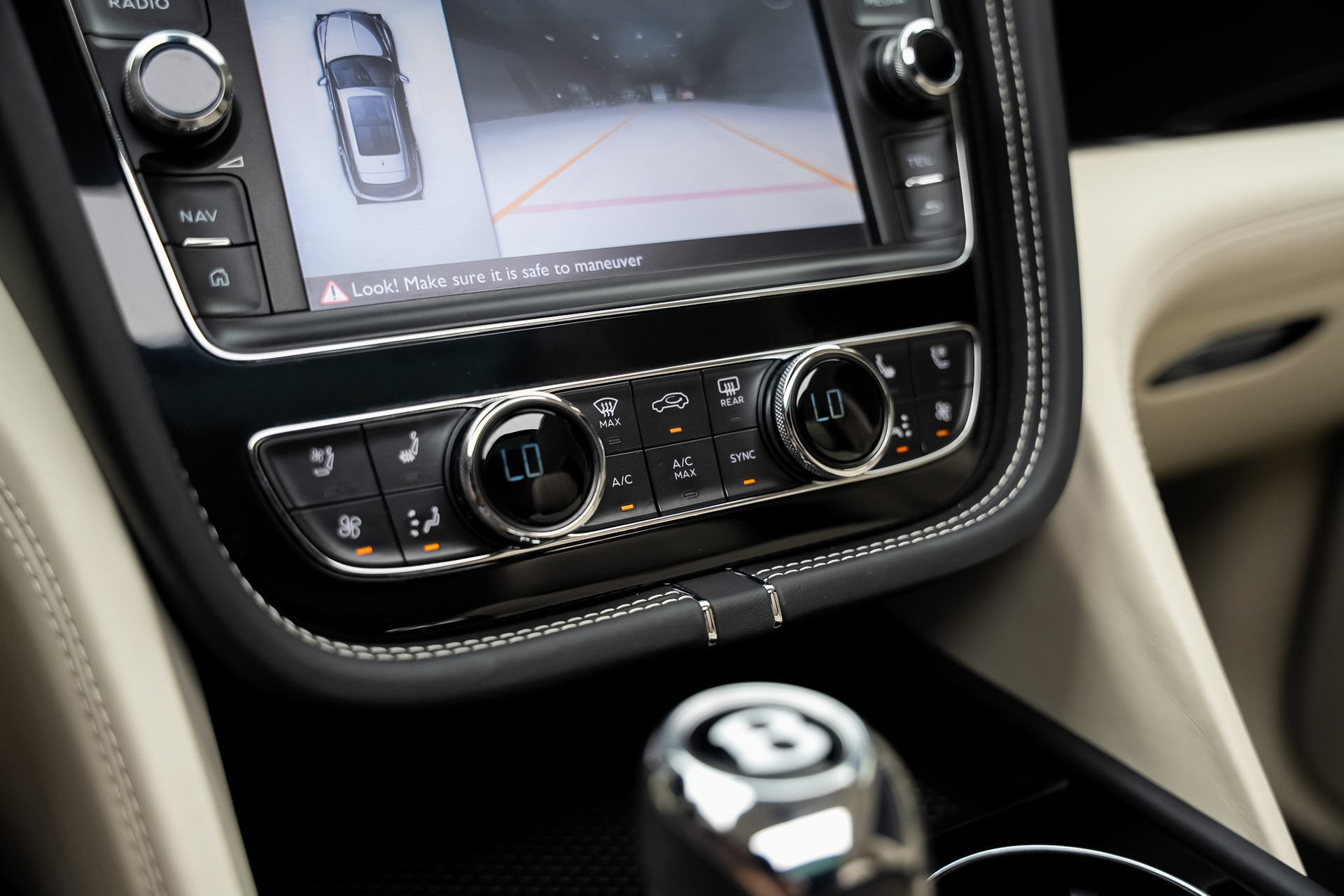 Used 2018 Bentley Bentayga AWD/4WD image 51