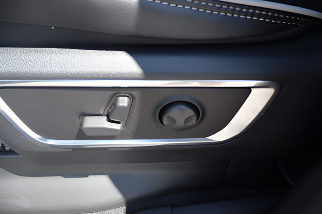 New 2026 RAM 1500 Laramie AWD/4WD image 14