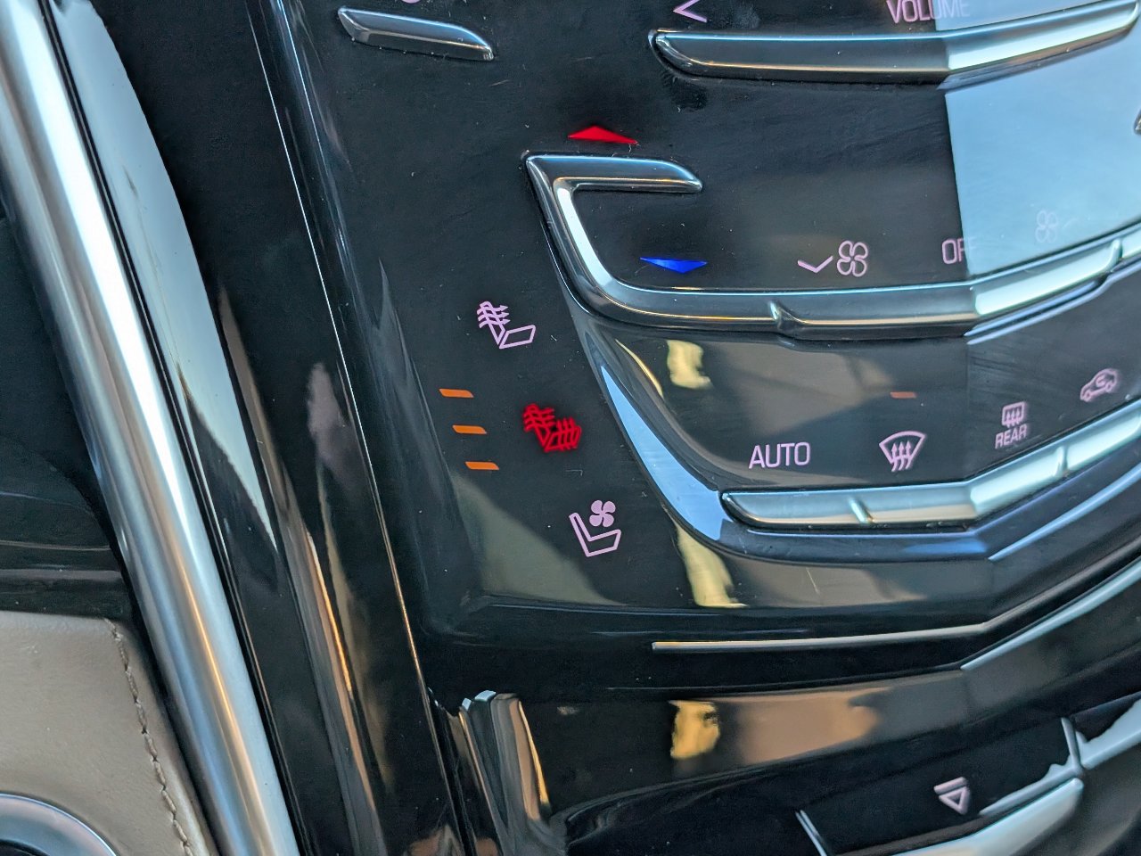 Used 2018 Cadillac Escalade Platinum image 22