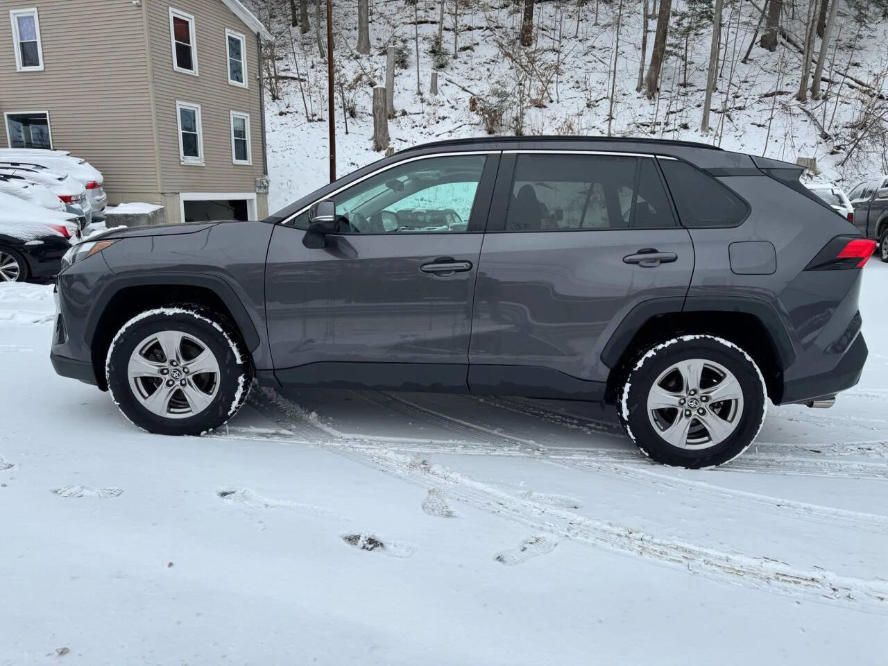 Used 2022 Toyota RAV4 XLE w/ Convenience Package image 8