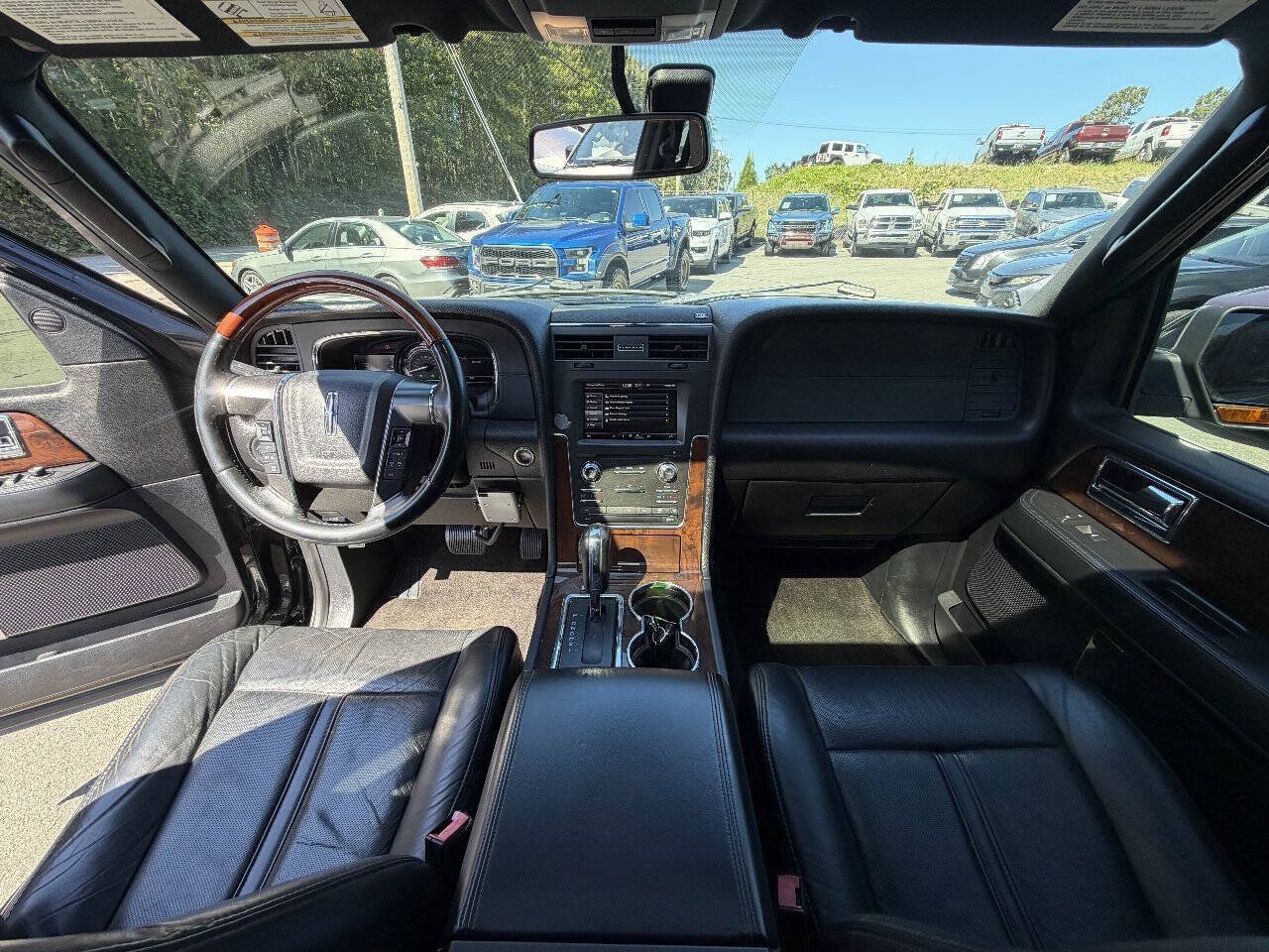Used 2015 Lincoln Navigator L 2WD image 16