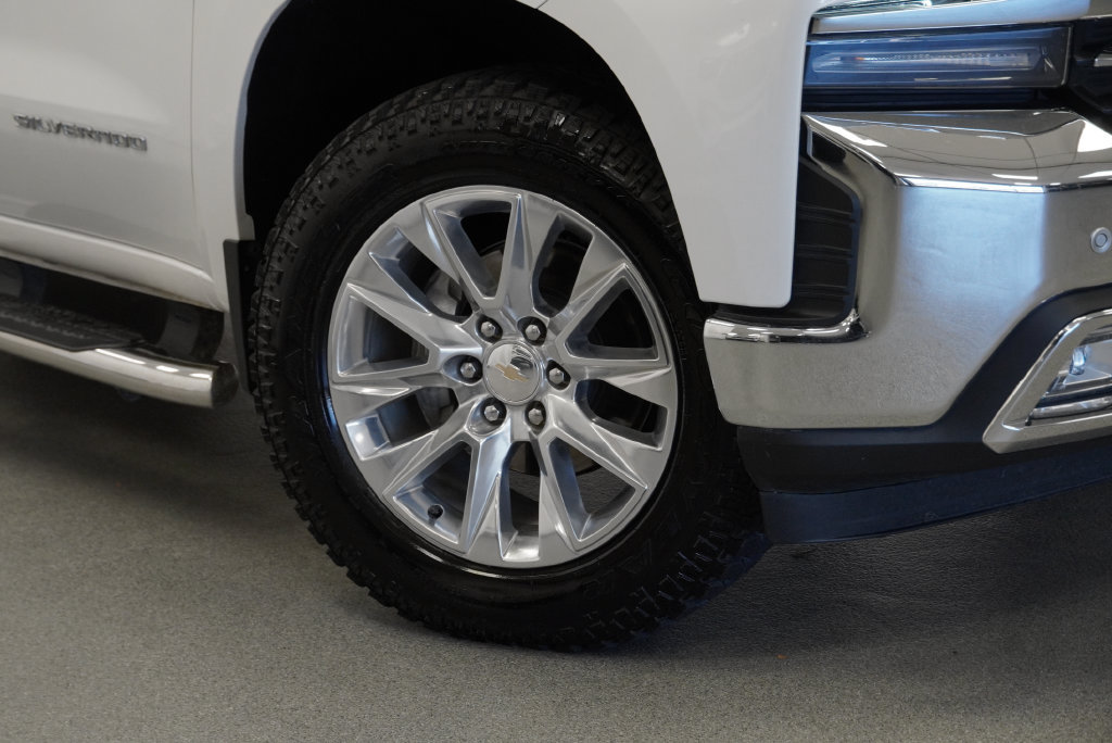 Used 2021 Chevrolet Silverado 1500 LTZ w/ Z71 Off-Road Package AWD/4WD image 8