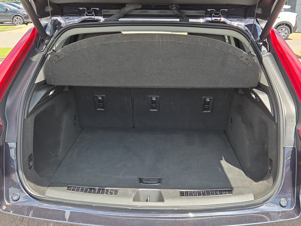 Used 2023 Cadillac XT4 Premium Luxury FWD image 13