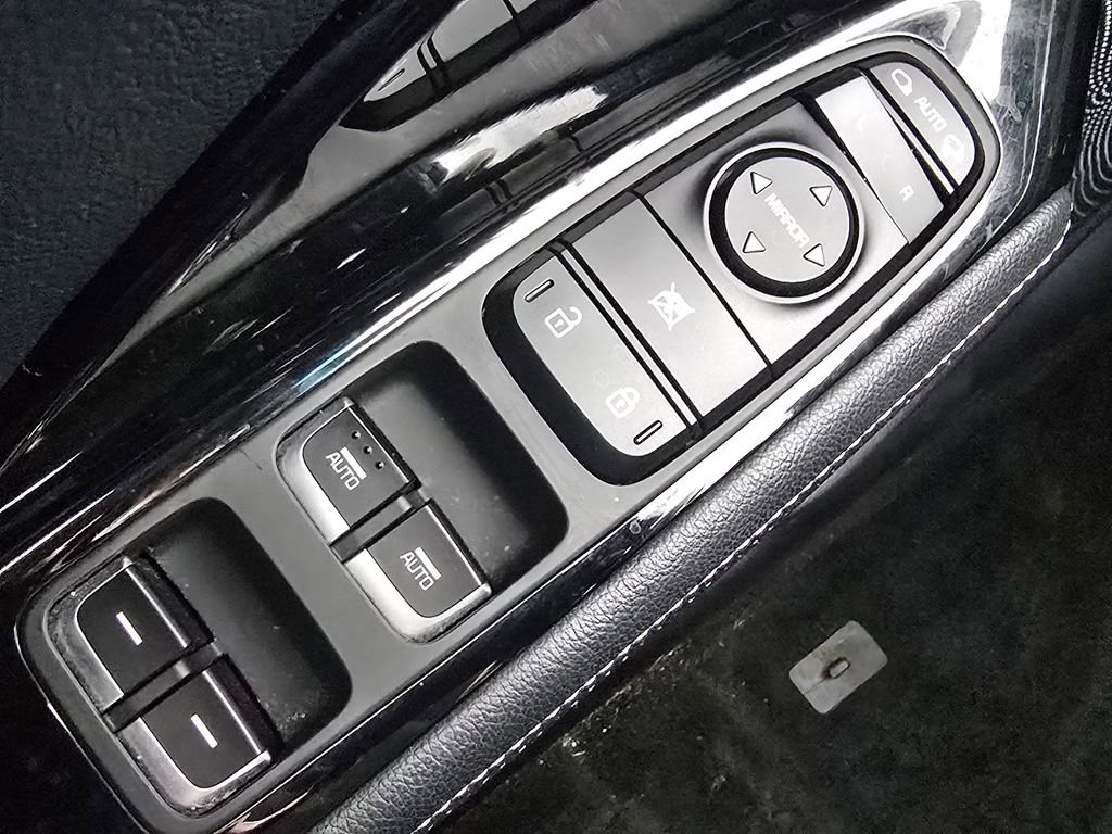 Used 2021 Kia Niro EX w/ Cold Weather Package image 23