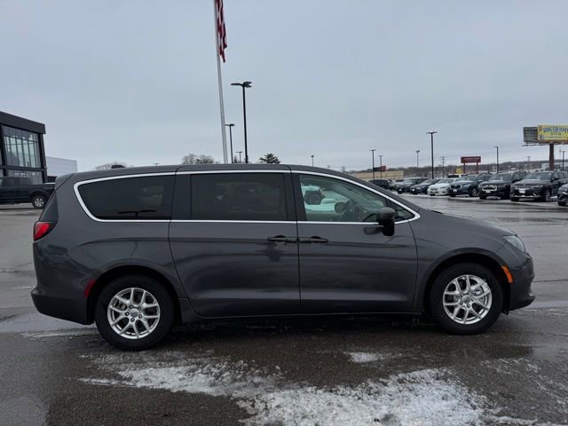 Used 2023 Chrysler Voyager LX image 33