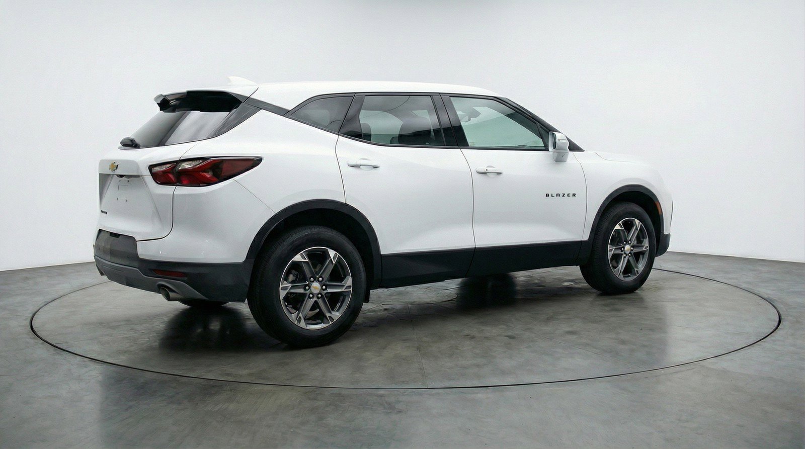 Used 2025 Chevrolet Blazer LT FWD image 9