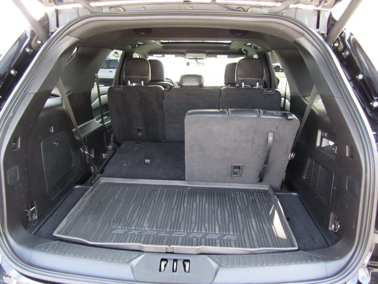 Used 2020 Ford Explorer XLT w/ Equipment Group 202A AWD/4WD image 27