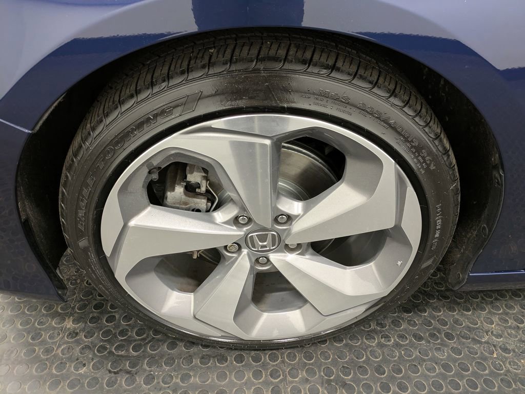 Used 2018 Honda Accord Touring image 7