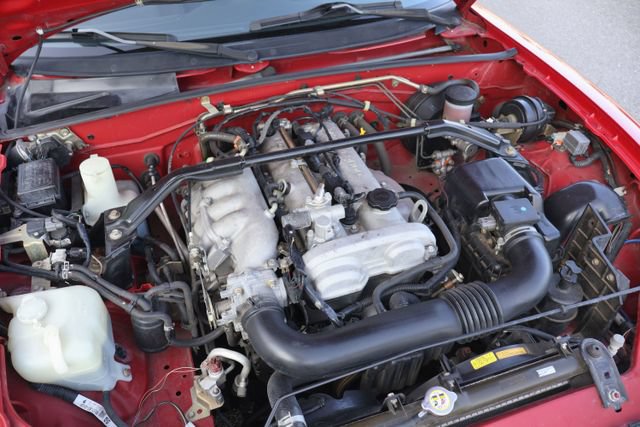 Used 2005 MAZDA MX-5 Miata w/ Convenience Pkg RWD image 11